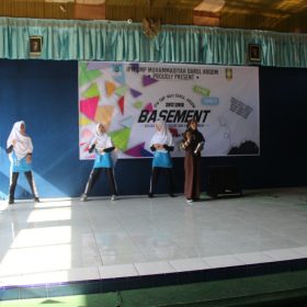Penampilan IPM di atas Panggung
